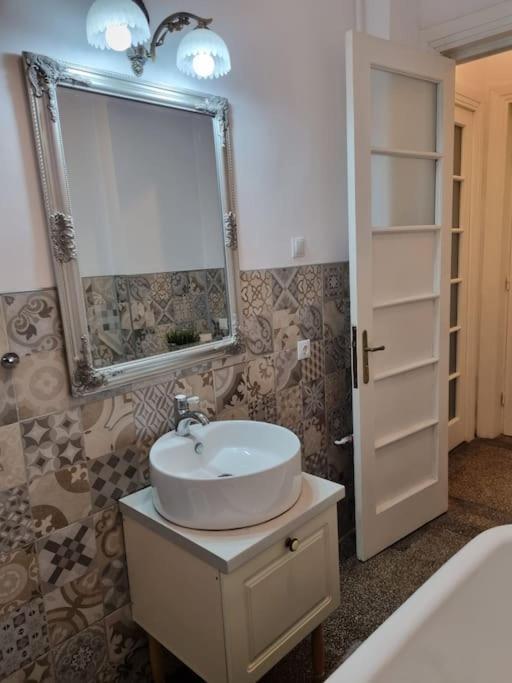 Cozy Apartment Near City Center Bukareszt Zewnętrze zdjęcie