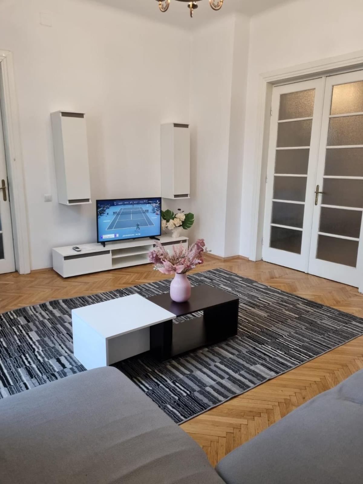 Cozy Apartment Near City Center Bukareszt Zewnętrze zdjęcie